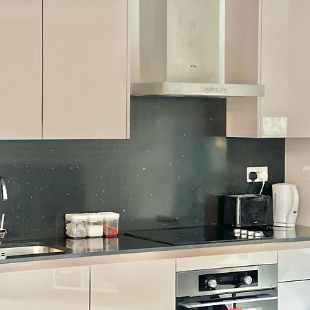 Kensington House By Solitaire Suites Слау Екстериор снимка