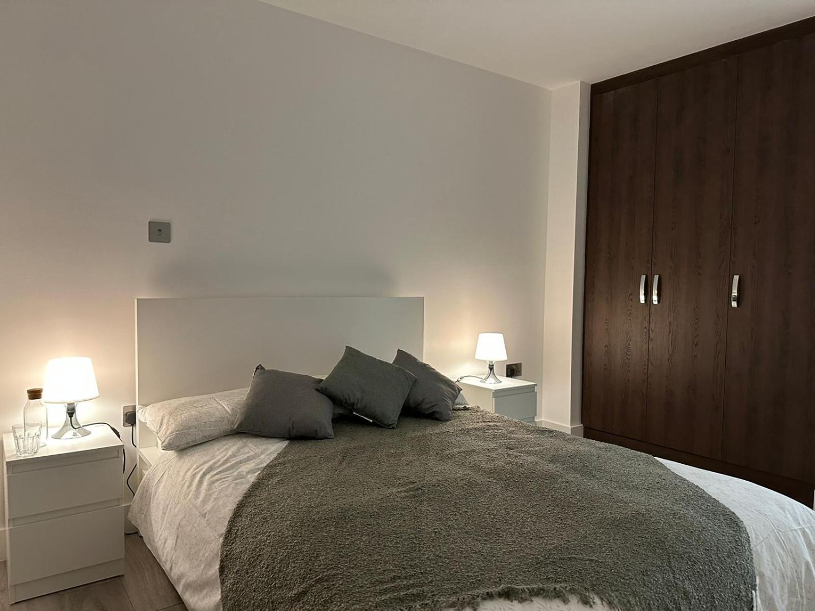 Kensington House By Solitaire Suites Слау Екстериор снимка